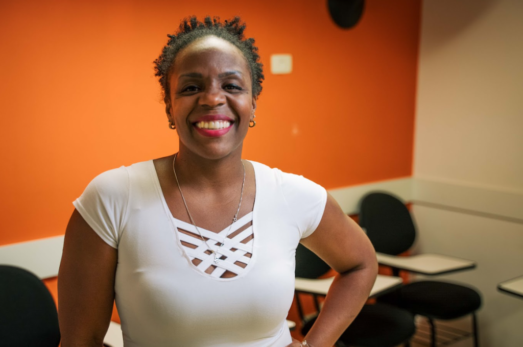 Professora Nazareth em entrevista sobre refúgio e migração