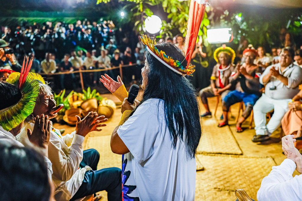Indígena em evento social